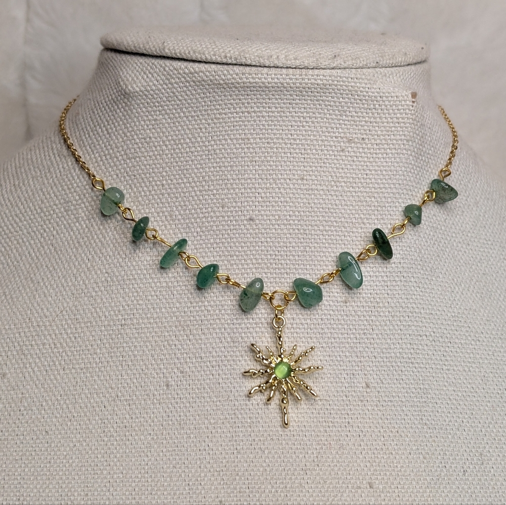 Chic Gold Necklace with Green Aventurine Gemstones and Sun Charm